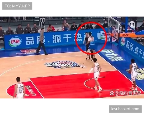 篮球规则中双方犯规如何判定及比赛恢复与球权归属详解
